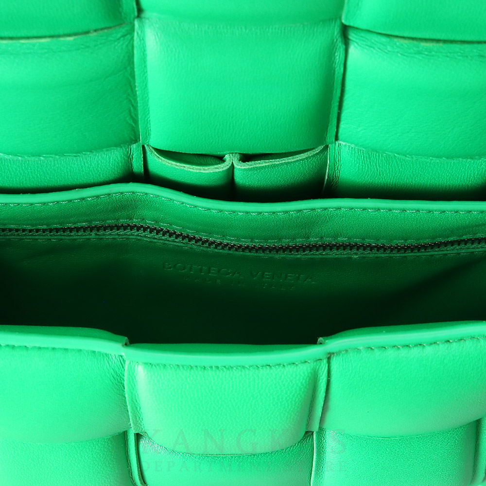 BOTTEGA VENETA(USED)보테가베네타 패딩 카세트 백